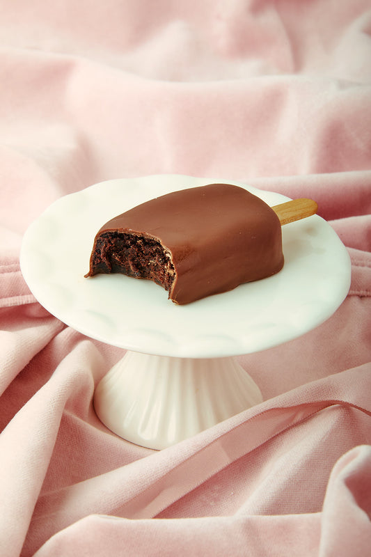 Belgian milk cake popsicles, chocolate cake popsicles, top bakery toronto, belgian chocolate toronto, bakery north york, decadent chocolate, little gift toronto, velvet lane, vava, le jasmin 